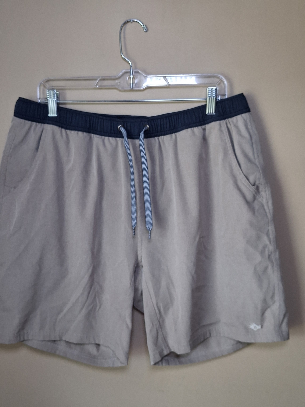 Burlebo Men’s Khaki Lined Athletic Shorts; Size XL